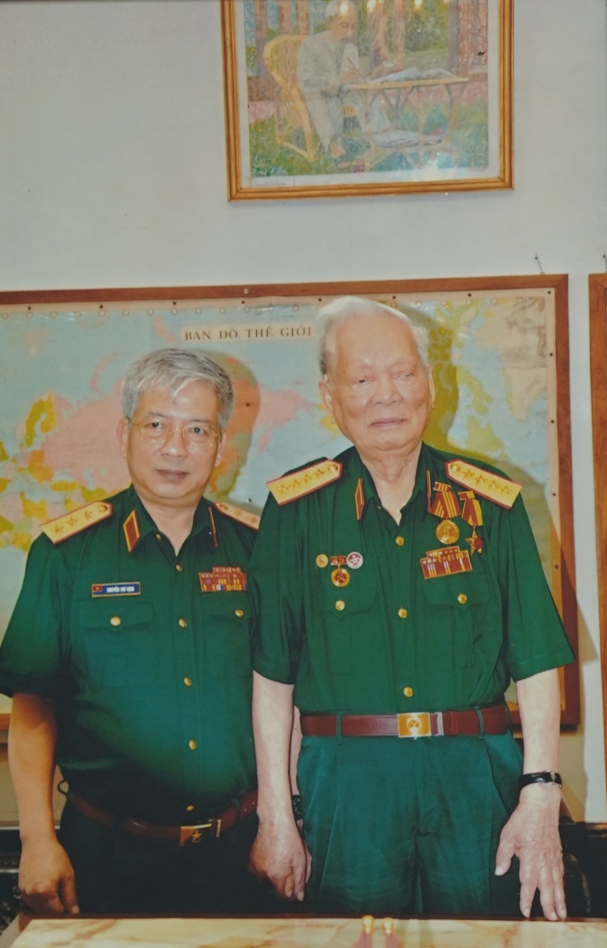 Thượng tướng Nguyễn Chí Vịnh và cố Đại tướng, Chủ tịch nước Lê Đức Anh.