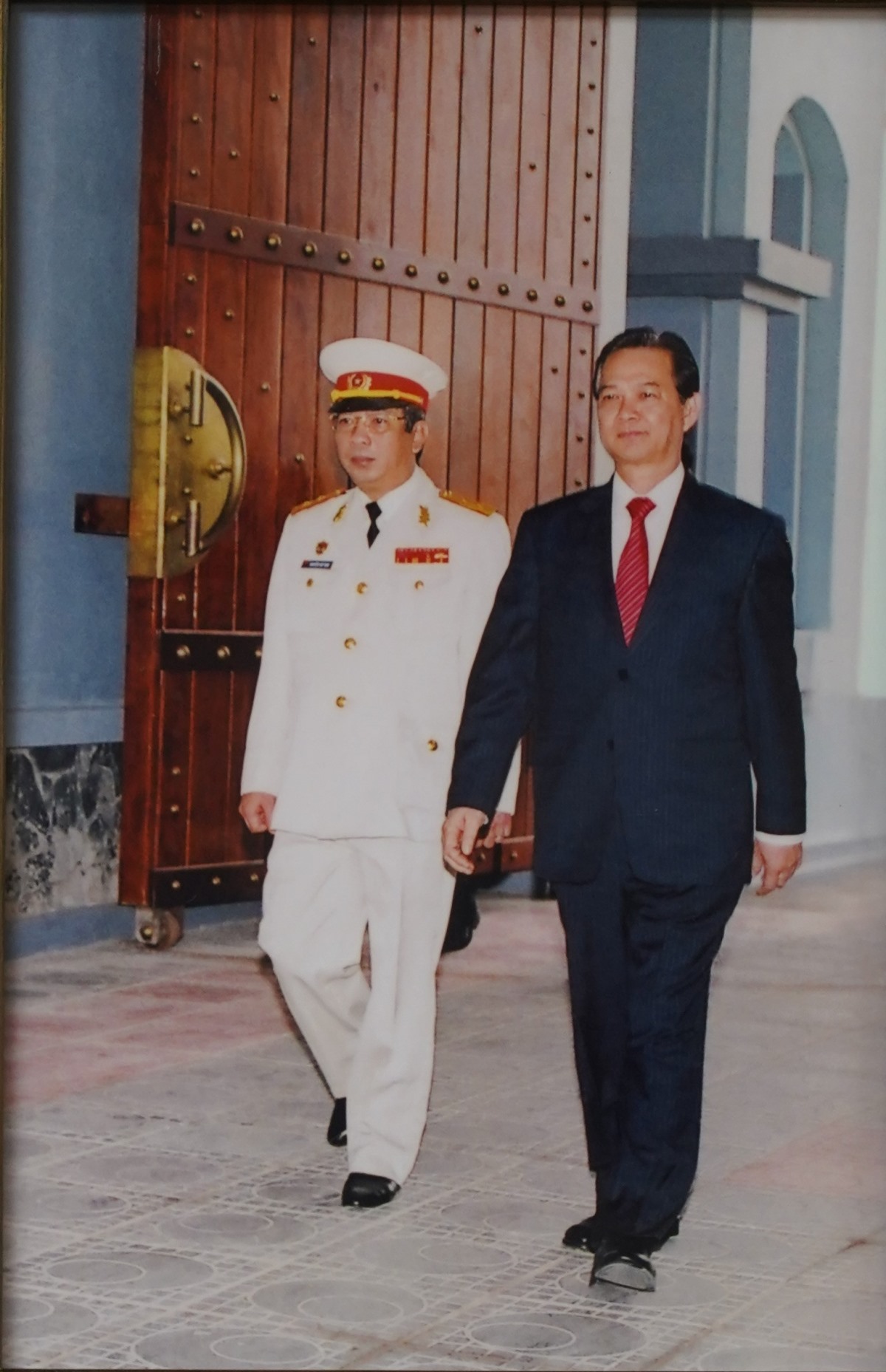 Tướng Vịnh đón nguyên Thủ tướng Nguyễn Tấn Dũng.