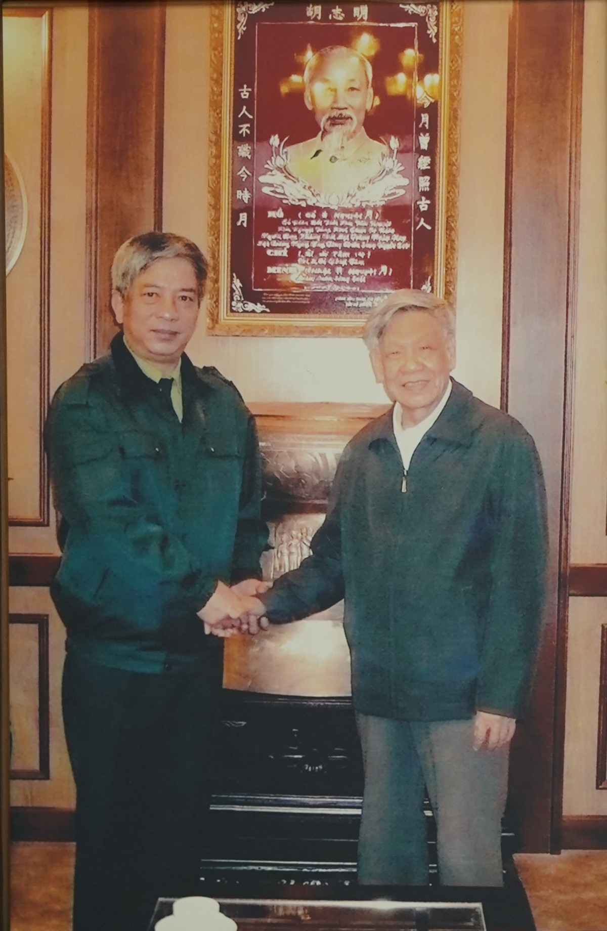 Thượng tướng Nguyễn Chí Vịnh và cố Tổng Bí thư Lê Khả Phiêu.