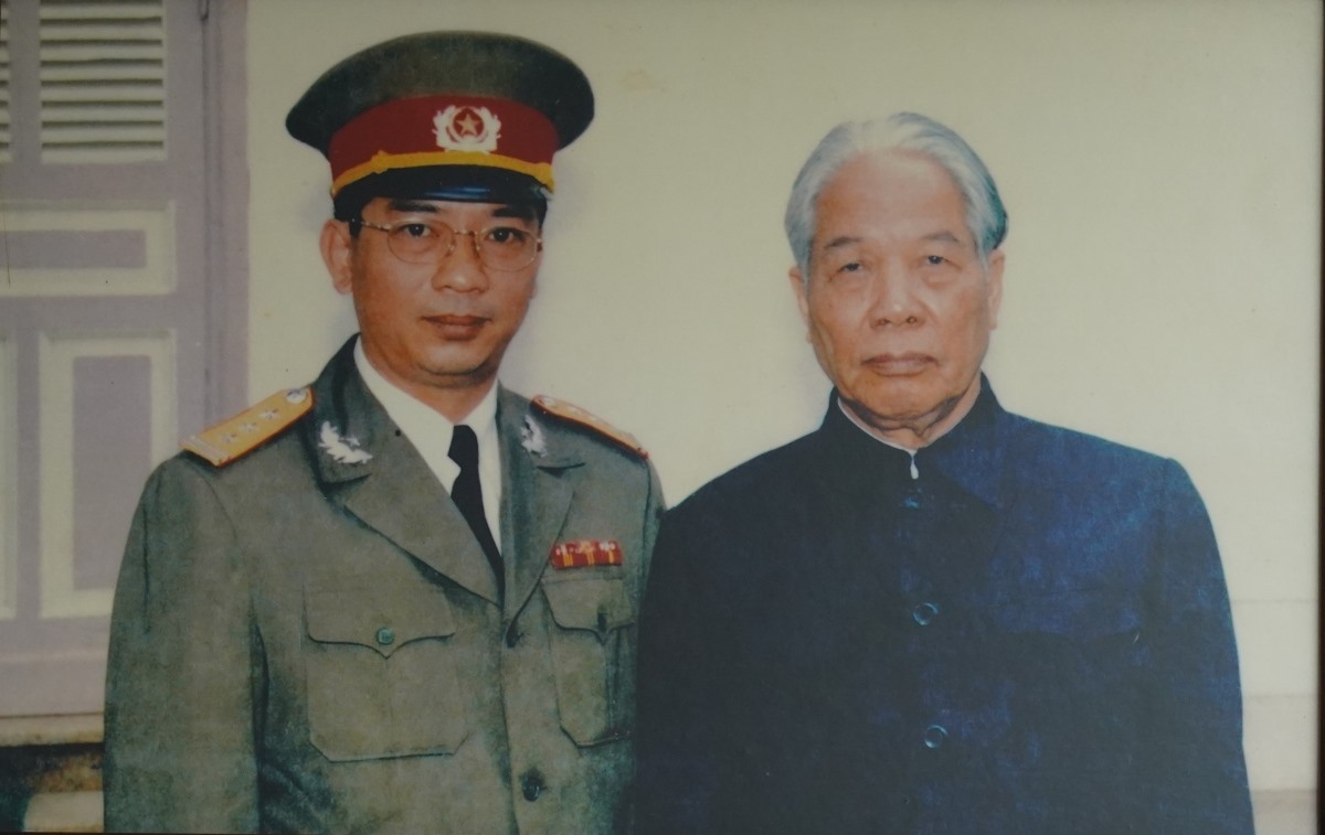 Với cố Tổng Bí thư Đỗ Mười khi ông còn mang quân hàm Thượng tá
