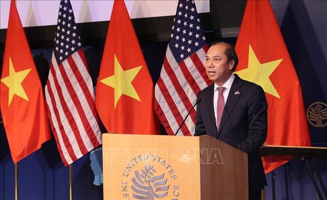 Đại sứ Việt Nam tại Hoa Kỳ Nguyễn Quốc Dũng phát biểu