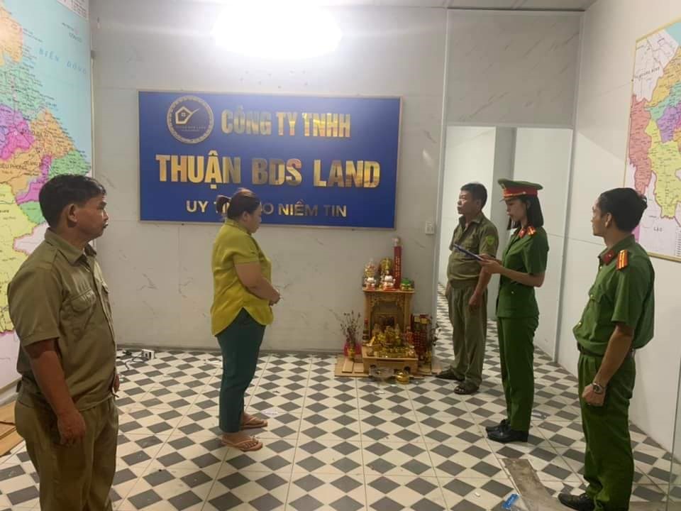 Cơ quan Cảnh sát điều tra Công an huyện Cam Lộ ra lệnh giữ người trong trường hợp khẩn cấp đối với Nguyễn Thị Thuận về hành vi “Lừa đảo chiếm đoạt tài sản” - Ảnh: CACL