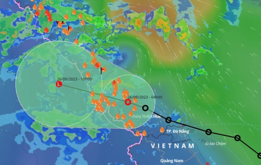 Lúc 4h sáng 26/9, tâm áp thấp nhiệt đới nằm trên đất liền khu vực Quảng Trị - Thừa Thiên Huế, mưa dông đang dồn ra phía bắc miền Trung. Ảnh: VNDMS.