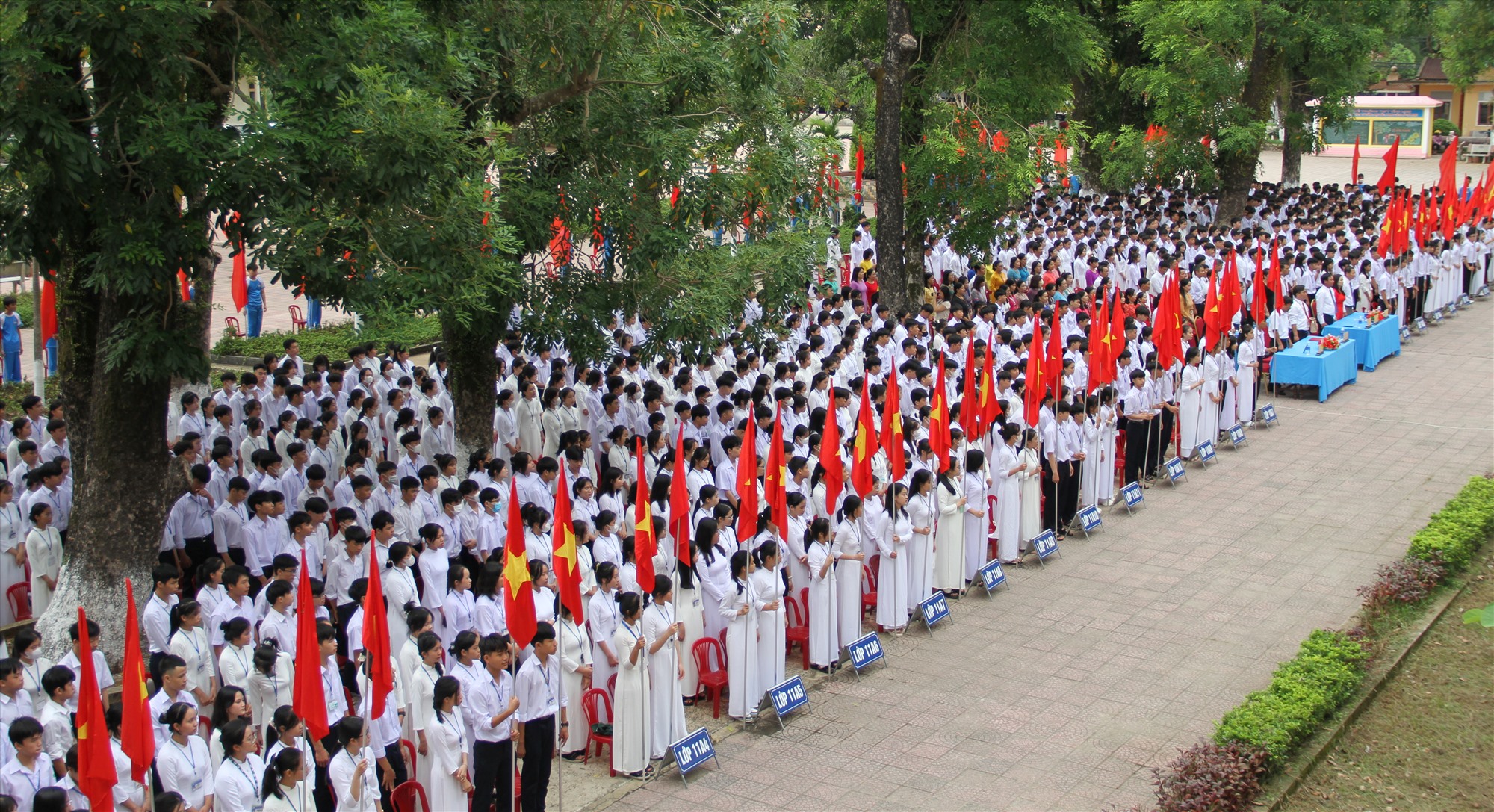 Toàn cảnh lễ khai giảng năm học mới 2023-2024 tại Trường THPT Vĩnh Linh - Ảnh: MĐ
