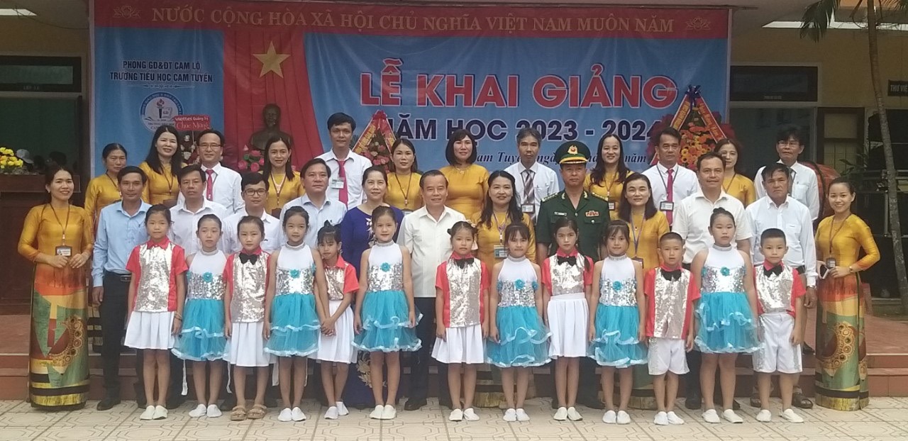 CHT dự lễ khai giải và tặng 20 quà tặng cho các cháu học sinh Trường tiểu học Cam Tuyền, Cam Lộ