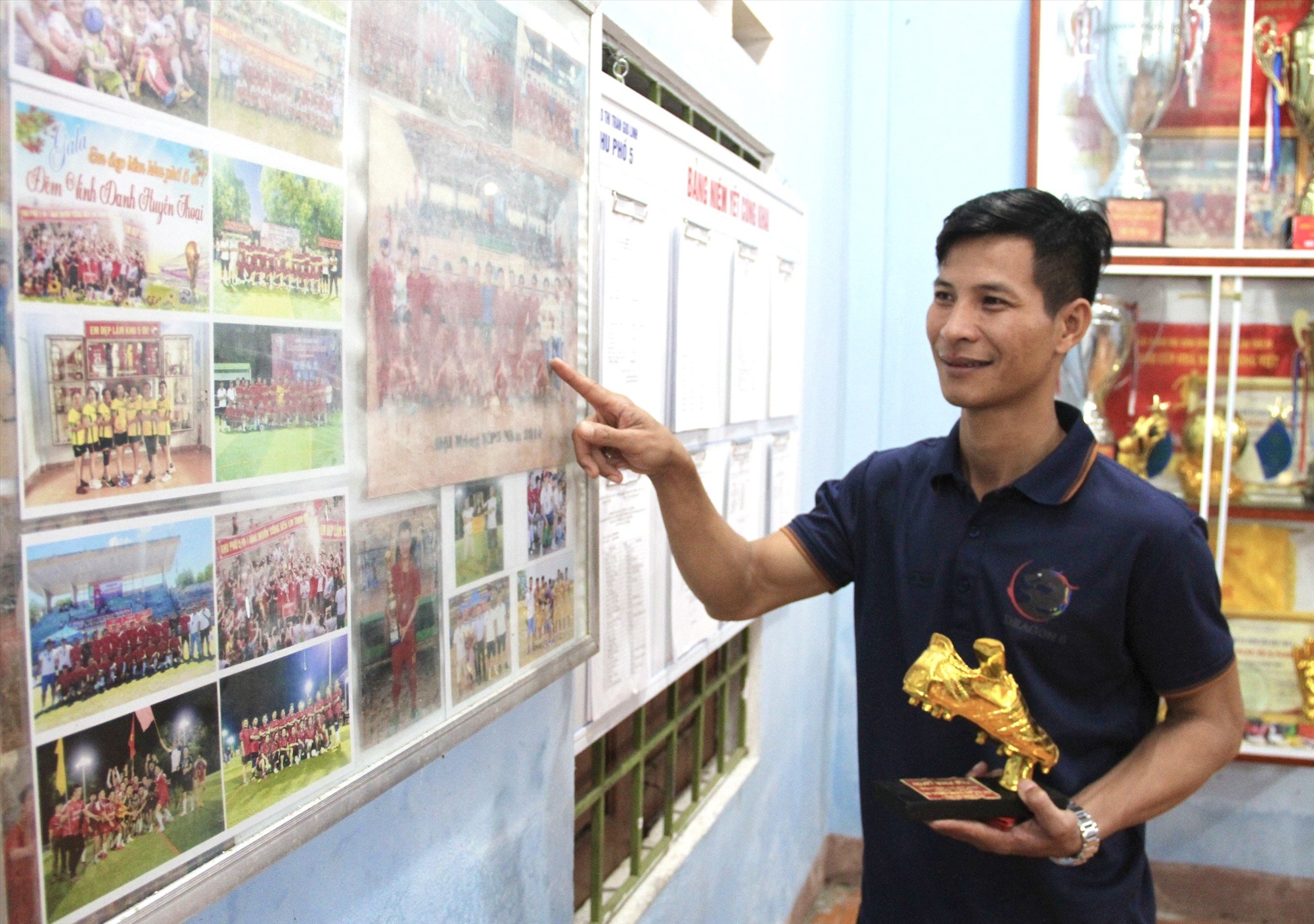 Cầu thủ Lê Phong Phú trưởng thành và nuôi lớn niềm đam mê từ sân bóng đá quê nhà - Ảnh: D.C