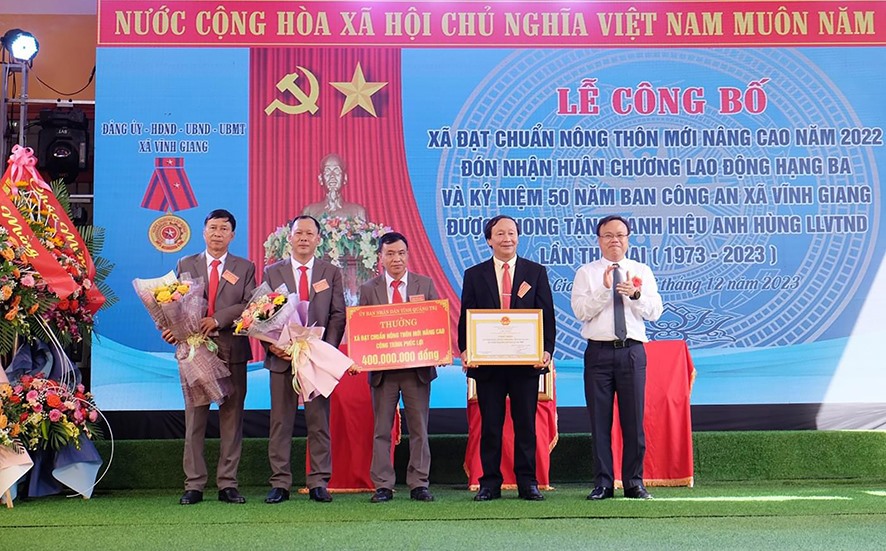 Xã Vĩnh Giang tổ chức Lễ đón nhận Bằng công nhận xã đạt chuẩn nông thôn mới nâng cao năm 2022 -Ảnh: PHƯƠNG NGA