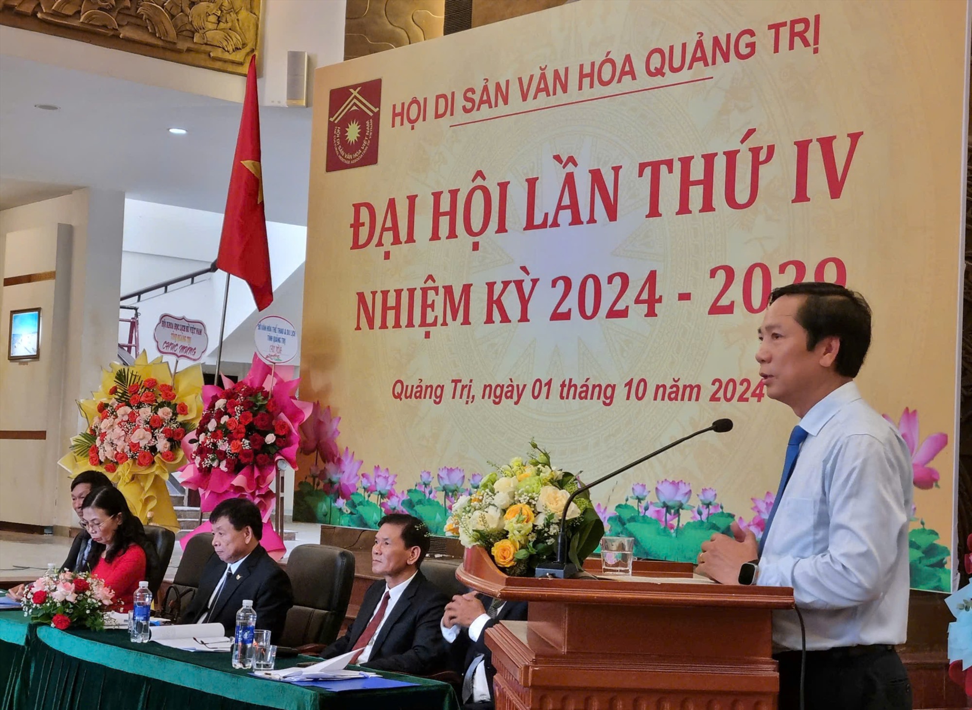 Ban chấp hành Hội Di sản Văn hóa Quảng Trị nhiệm kỳ 2024-2029 ra mắt đại hội - Ảnh: Tú Linh