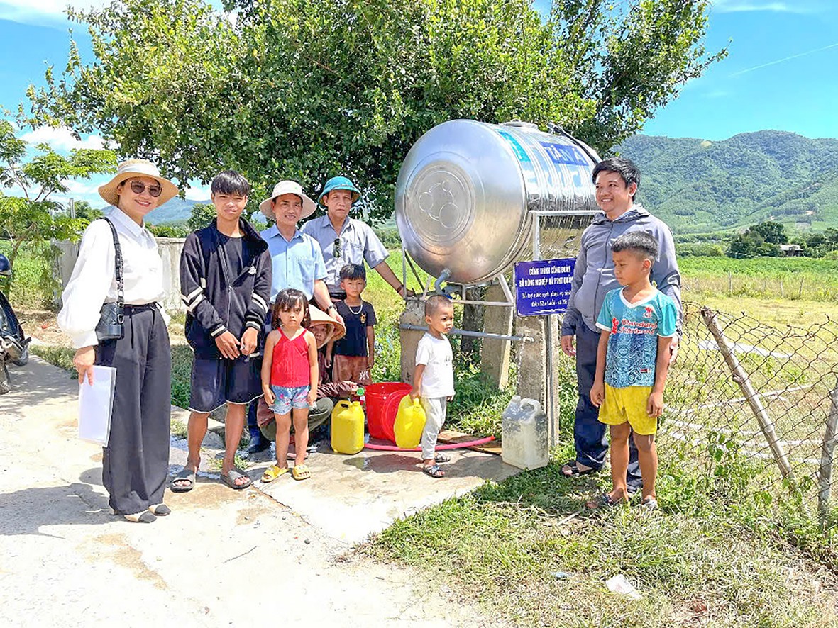 Sở Nông nghiệp và PTNT trao tặng công trình nước sạch cho người dân xã Mò Ó, huyện Đakrông-Ảnh: BẢO BÌNH