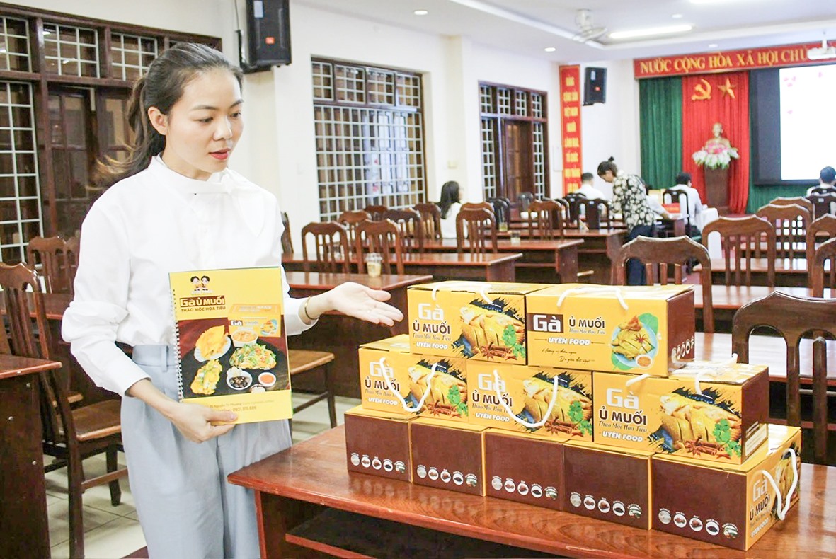 Dự án Gà ủ muối thảo mộc hoa tiêu Uyên Food đoạt giải Nhì Cuộc thi Khởi nghiệp, đổi mới sáng tạo năm 2023 - Ảnh: T.C.L