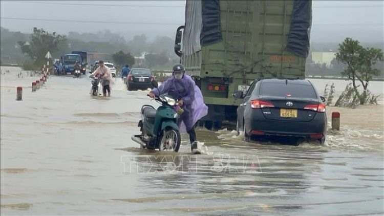 Mưa to nhiều tuyến đường tại Quảng Trị bị ngập. Ảnh: Thanh Thuỷ-TTXVN