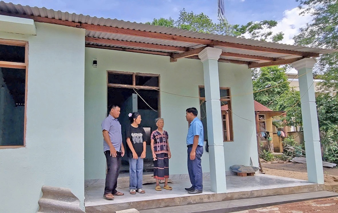 Nhờ sự quan tâm hỗ trợ kinh phí xây dựng nhà ở, gia đình anh Hồ Văn Hoài, xã Tà Rụt có nơi ở sinh hoạt an toàn - Ảnh: M.L