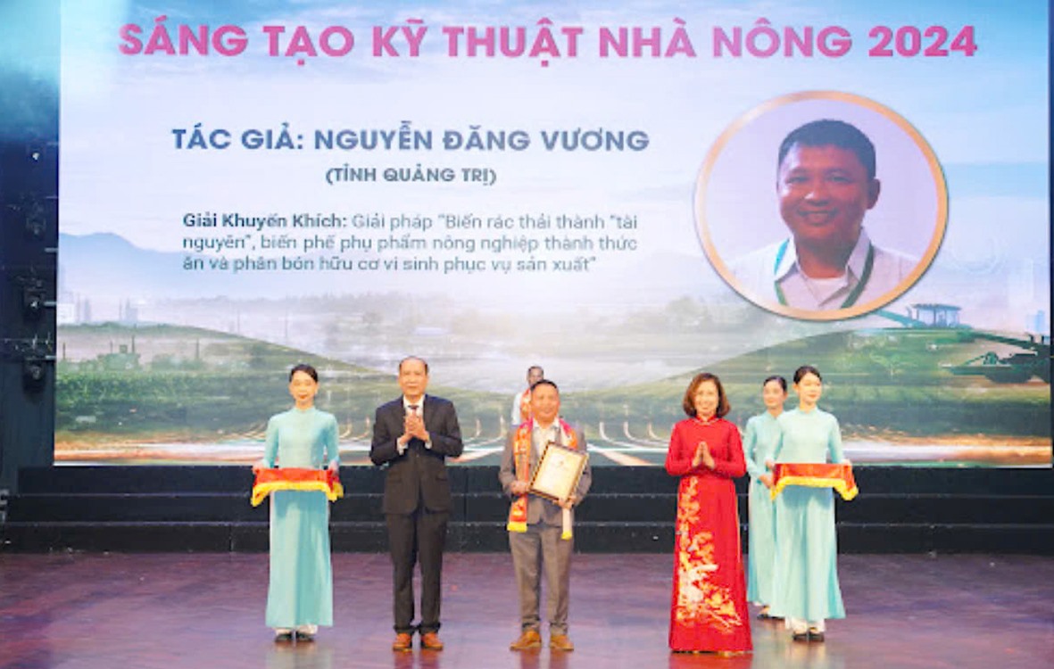 Anh Nguyễn Đăng Vương nhận giải Khuyến khích tại Cuộc thi Sáng tạo kỹ thuật nhà nông toàn quốc lần thứ X năm 2024 -Ảnh: Nhân vật cung cấp