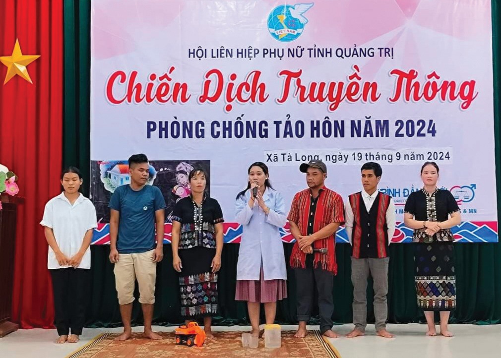 Hội LHPN tỉnh tổ chức chiến dịch truyền thông phòng chống tảo hôn tại xã Tà Long, huyện Đakrông -Ảnh: L.N