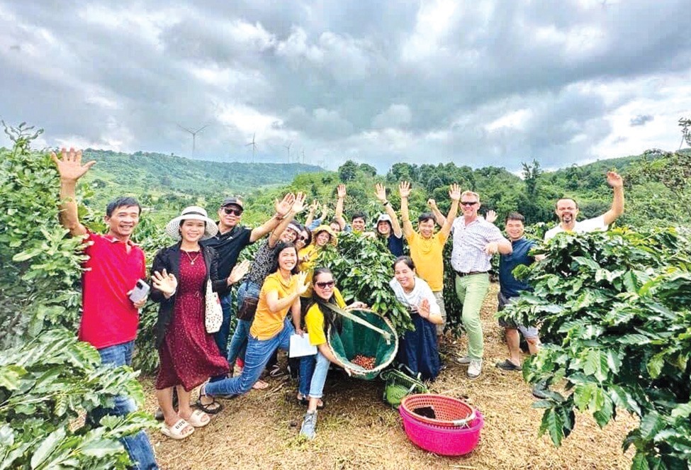 Các hộ gia đình tham gia tập huấn trong chương trình hội thảo quốc tế tư vấn du lịch nông nghiệp -Ảnh: T.L