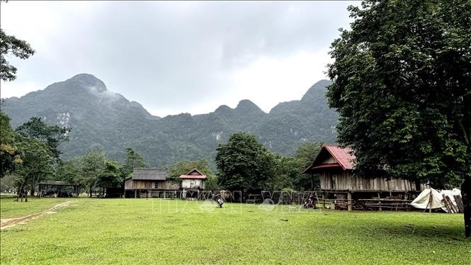 Đường vào Thung lũng tình yêu ở Bản Còi Đá thuộc xã Ngân Thủy, huyện Lệ Thủy - một điểm khai thác du lịch cộng đồng của Quảng Bình. Ảnh: TTXVN phát