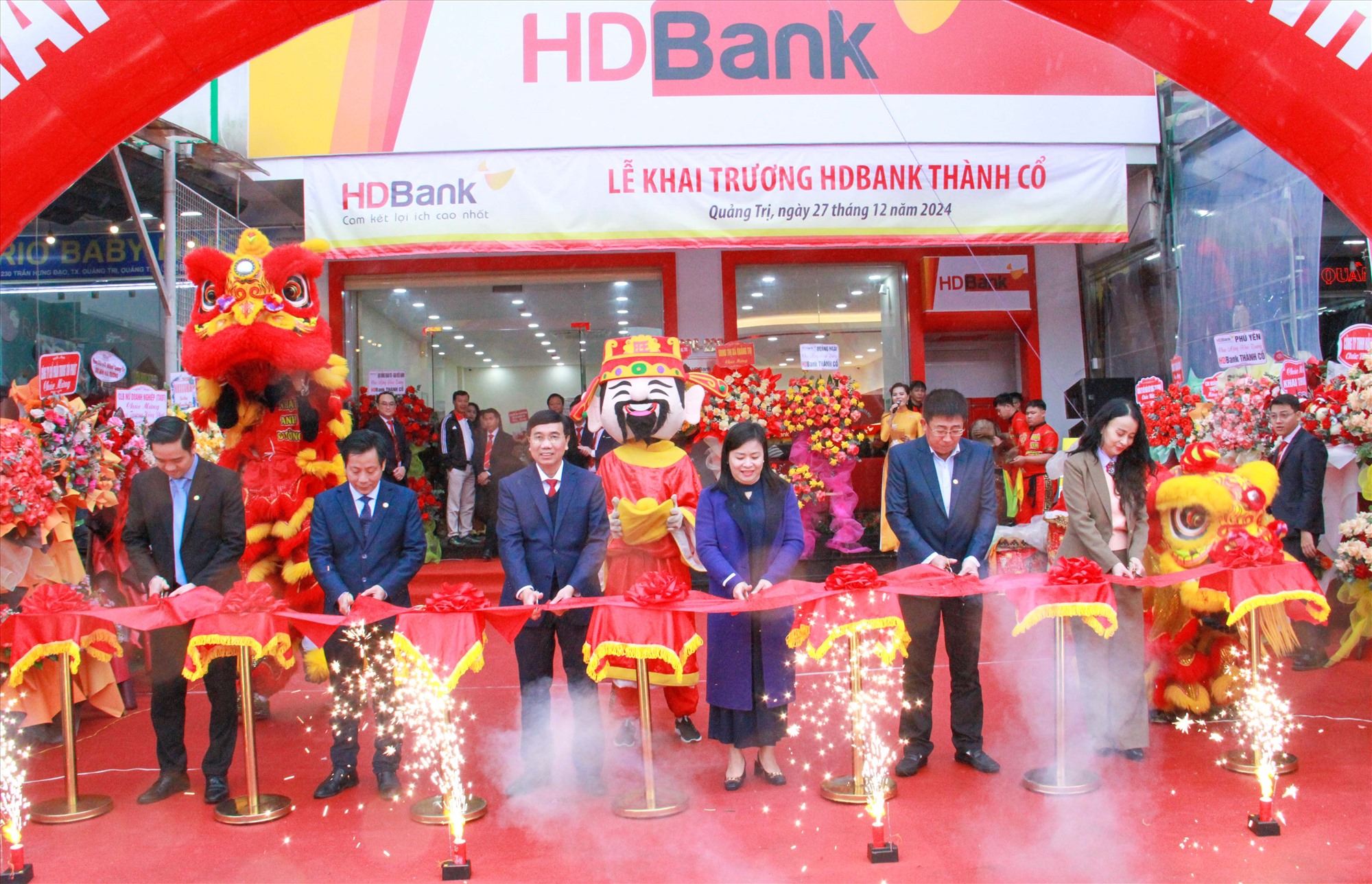 Cắt băng khai trương HDBank Thành Cổ