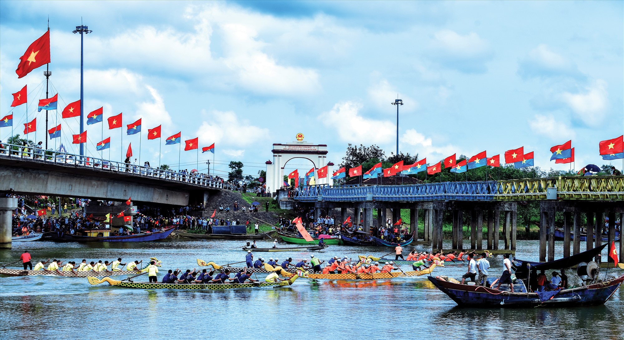 Ngày hội đua thuyền trên sông Bến Hải -Ảnh: BÙI KHÁNH TOÀN