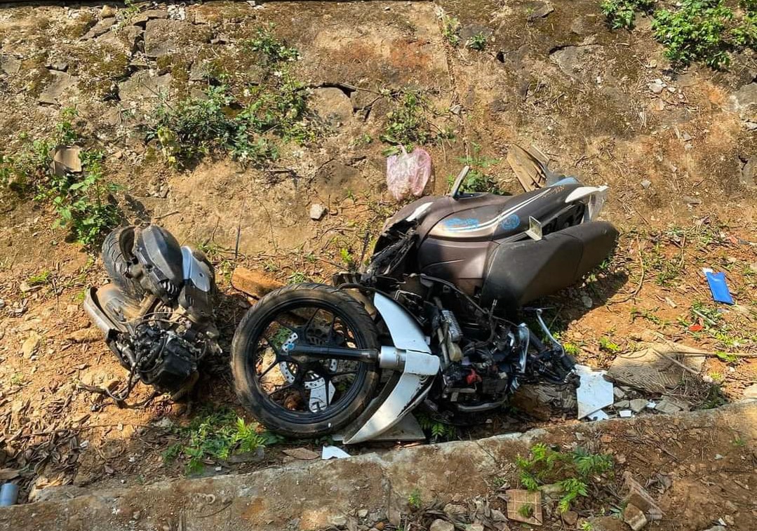 Vụ tai nạn khiến chị H. tử vong tại chỗ, xe mô tô bị hư hỏng nặng - Ảnh: T.T