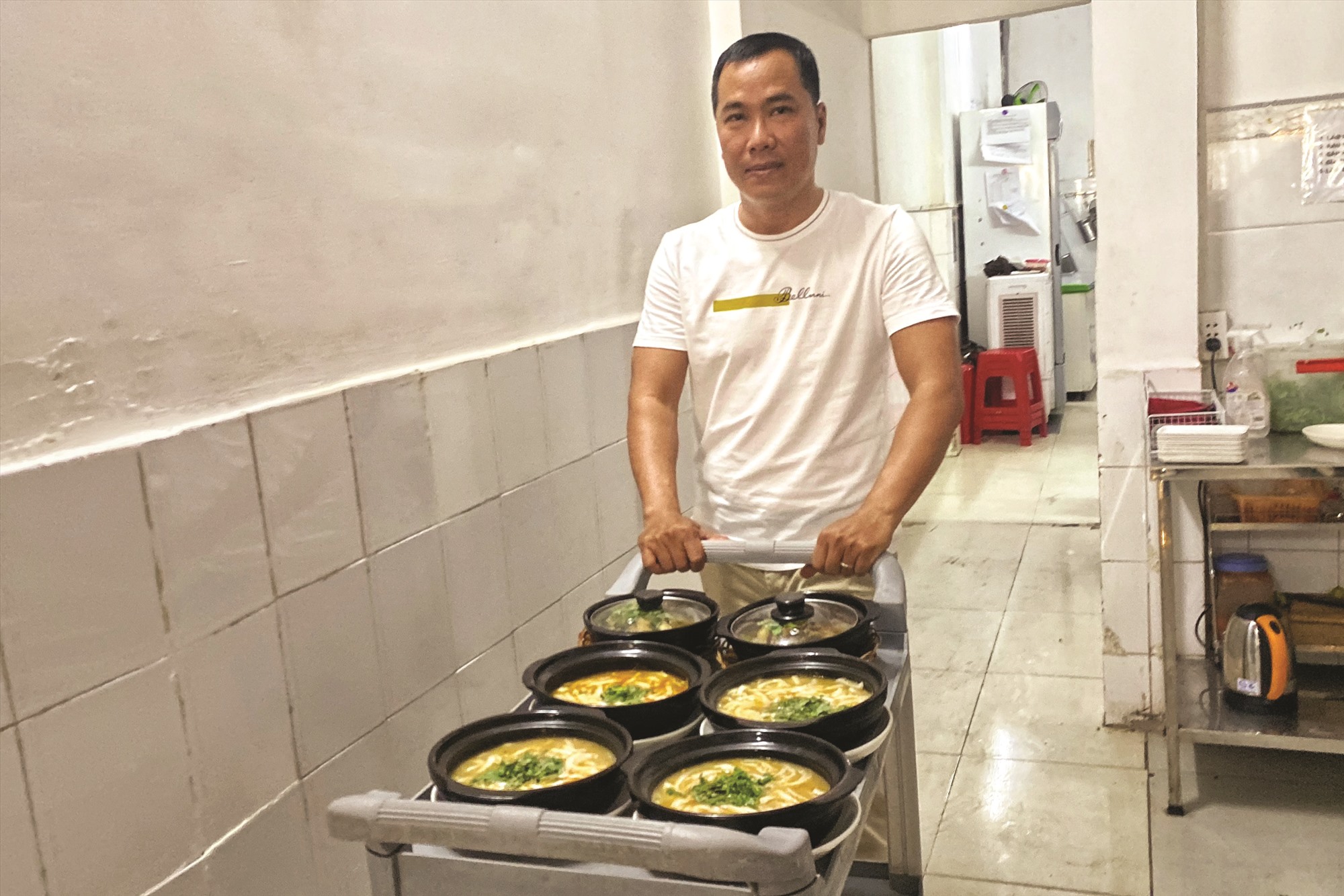 Anh Nguyễn Thanh Hiếu khởi nghiệp thành công với món cháo bánh canh cá lóc Quảng Trị tại TP. Hồ Chí Minh-Ảnh: H.L