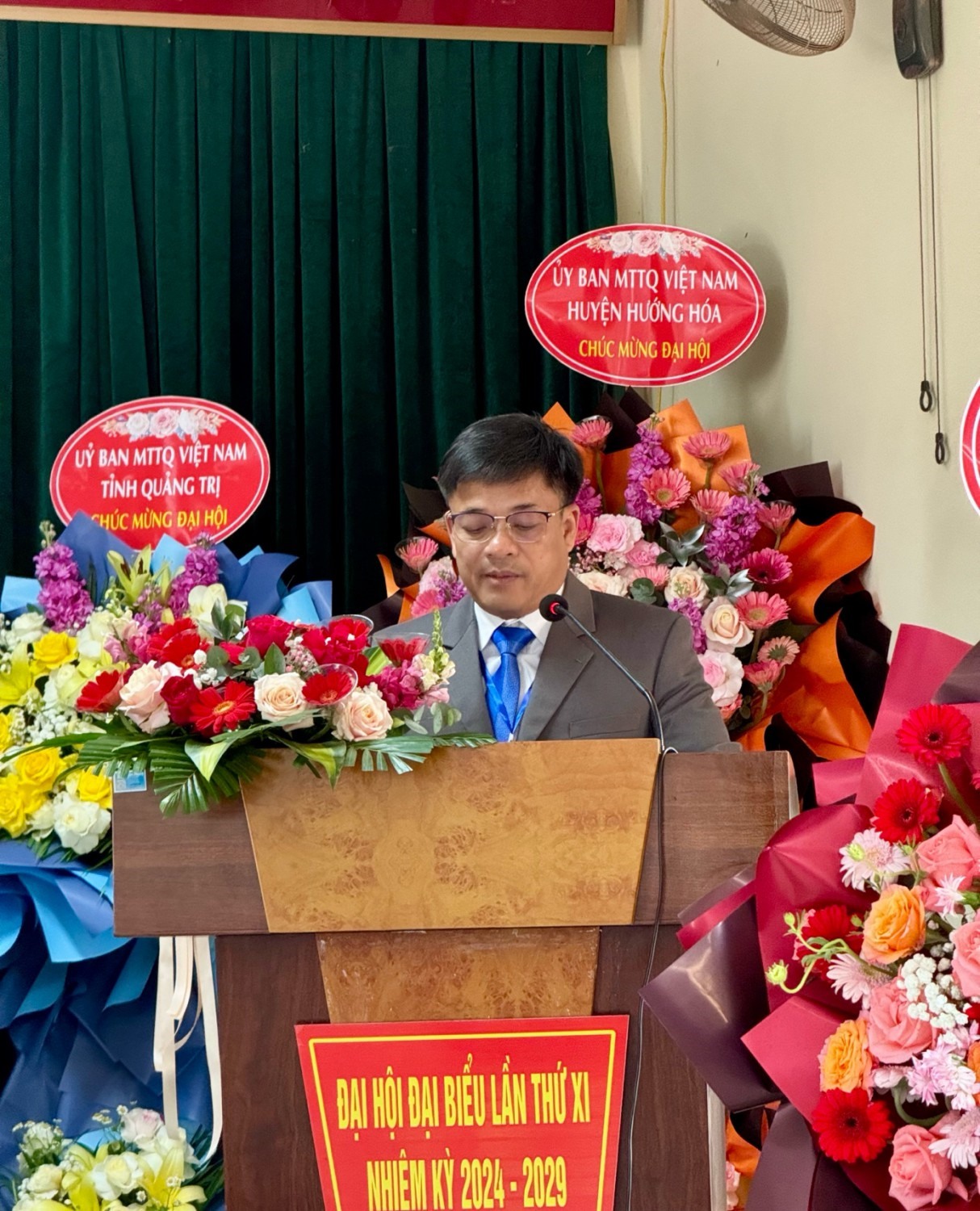 Đồng chí  Trần Đình Dũng,  Huyện ủy viên, Bí thư Đảng uỷ thị trấn Lao Bảo phát biểu chỉ đạo Đại hội