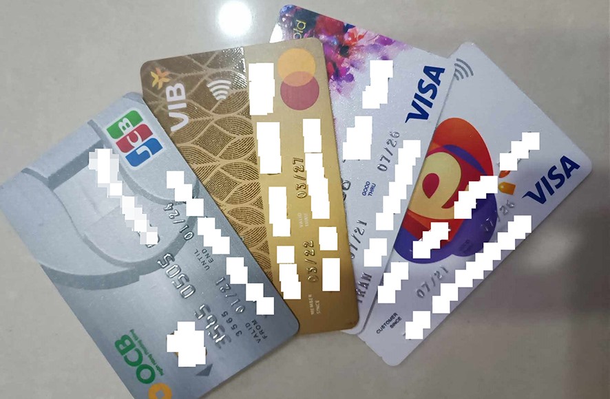 Người tiêu dùng cần có kiến thức tài chính khi sử dụng thẻ tín dụng -Ảnh: TÚ LINH