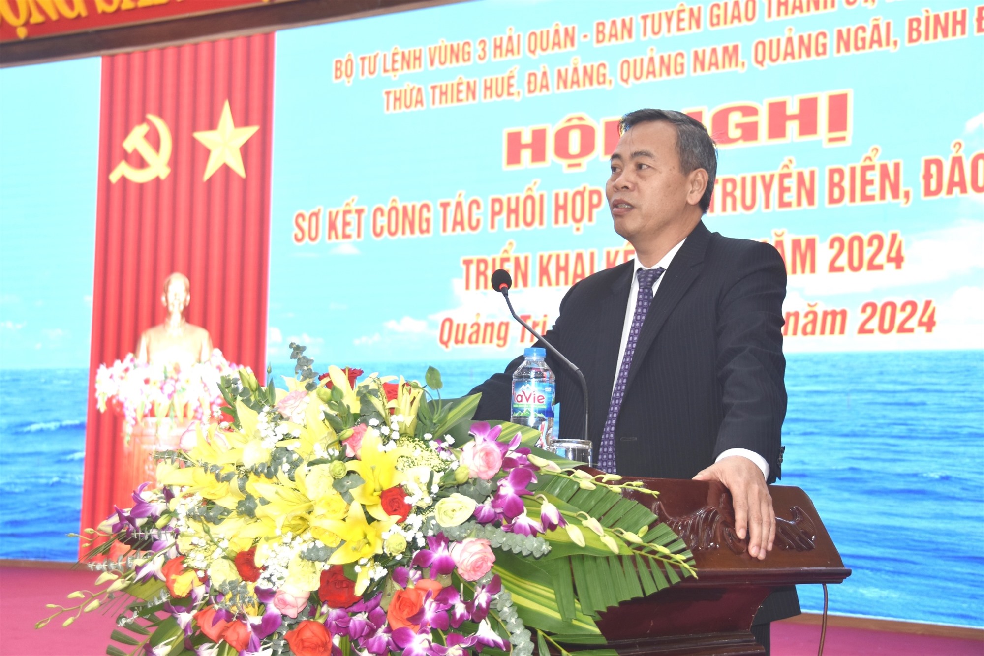 Phó Bí thư Thường trực Tỉnh ủy, Chủ tịch HĐND tỉnh Nguyễn Đăng Quang phát biểu chào mừng tại hội nghị - Ảnh: ĐV