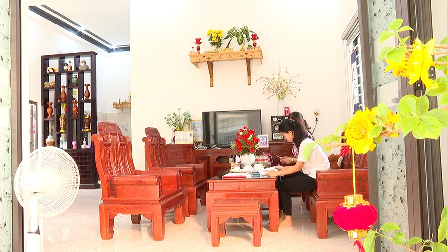 Ngôi nhà khang trang của gia đình chị Nguyễn Thị Ngọc Mỹ ở Khóm 2, thị trấn Krông Klang, huyện Đakrông được xây dựng từ nguồn vốn vay nhà ở xã hội - Ảnh: ĐV
