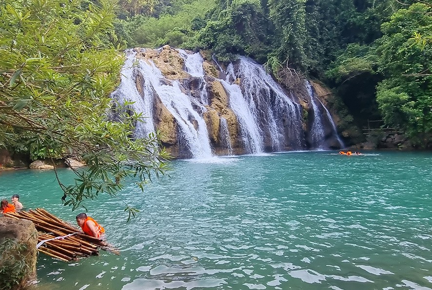 Thác Tà Puồng, điểm du lịch cộng đồng thu hút khách du lịch ở xã Hướng Việt, huyện Hướng Hóa -Ảnh: K.S