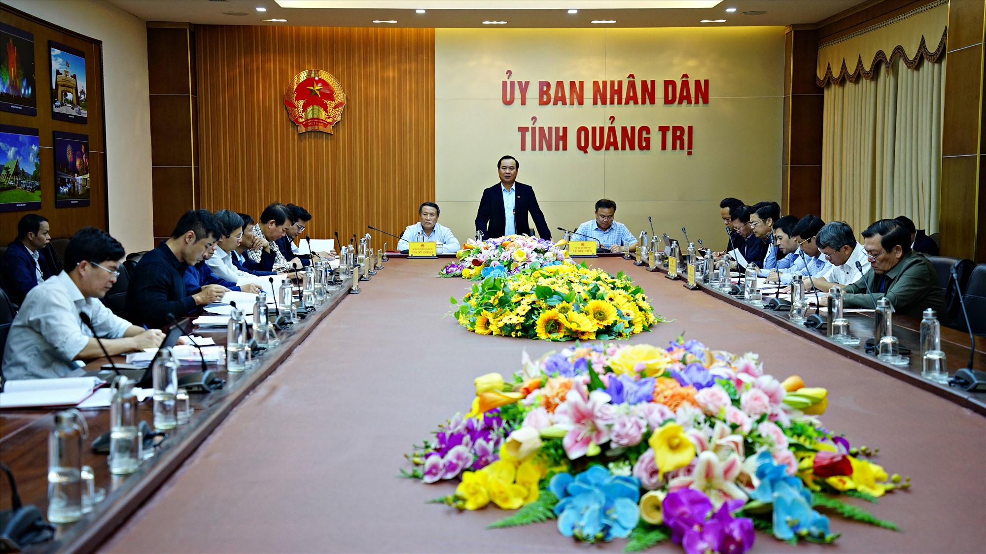 Chủ tịch UBND tỉnh Võ Văn Hưng kết luận cuộc họp - Ảnh: L.A