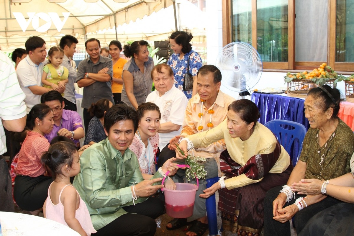 Lễ chúc phước năm mới tại một gia đình ở Lào.