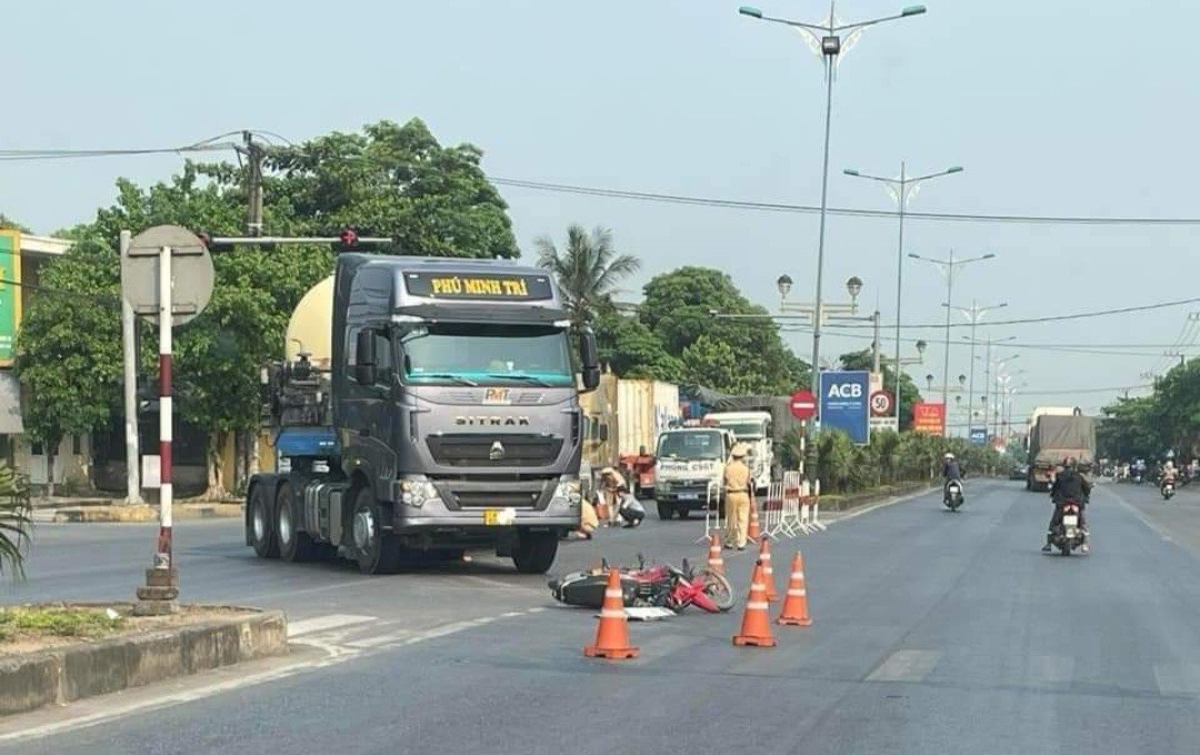 Một vụ tai nạn giao thông liên quan dến xe đầu kéo xảy ra trên Quốc lộ 1, đoạn qua địa bàn TP. Đông Hà sau khi thực hiện quy định của Cục Đường bộ Việt Nam - Ảnh: Tư liệu