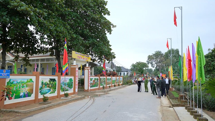 Từ khi xây dựng nông thôn mới kiểu mẫu, thôn An Mỹ, xã Cam Tuyền, huyện Cam Lộ ngày càng khang trang sạch đẹp -Ảnh: N.T.H