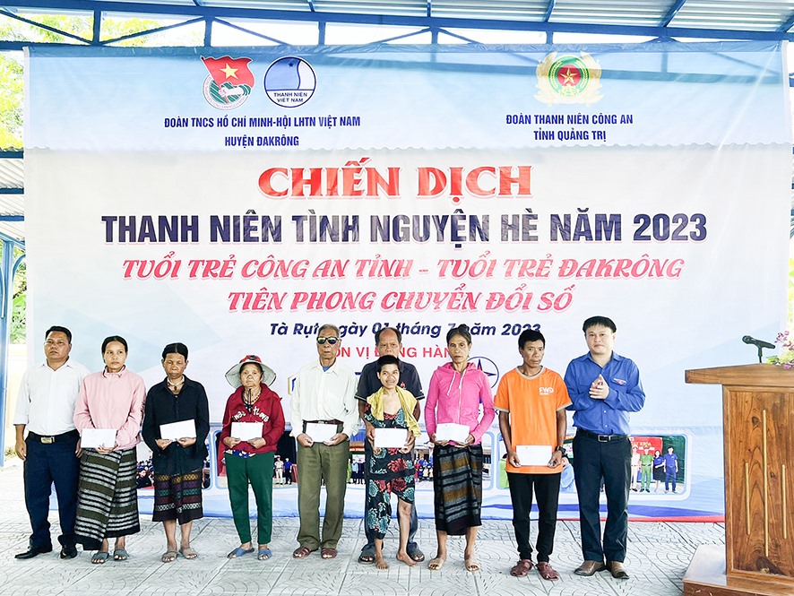 Một hoạt động tình nguyện vì cộng đồng được Đoàn Thanh niên - Hội LHTN huyện Đakrông phối hợp tổ chức tại xã Tà Rụt, huyện Đakrông - Ảnh: V.H