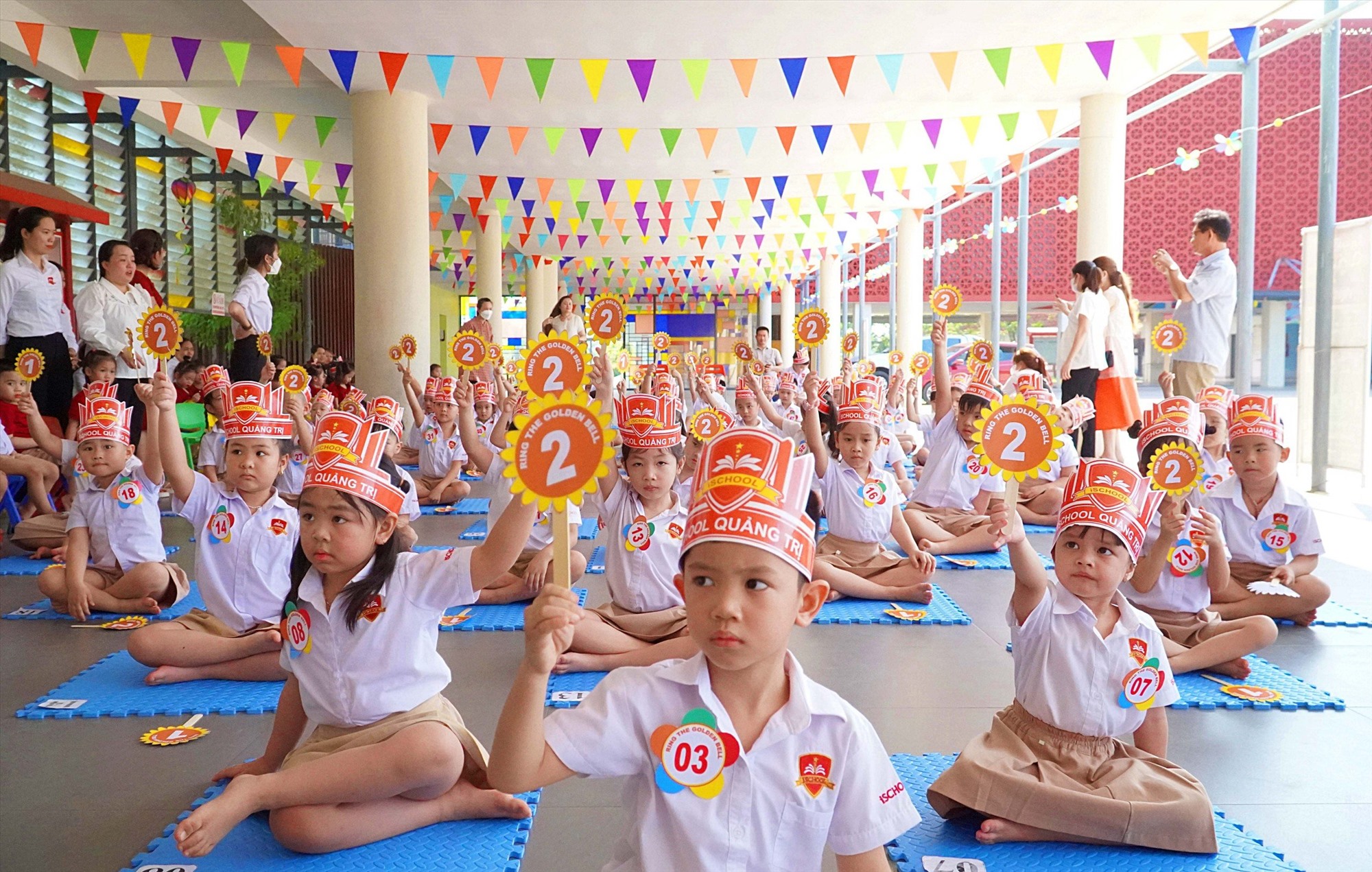 Chương trình “Ring the golden bell” (Rung chuông vàng) dành cho trẻ cấp mầm non được tổ chức tại iSchool Quảng Trị - Ảnh: T.L