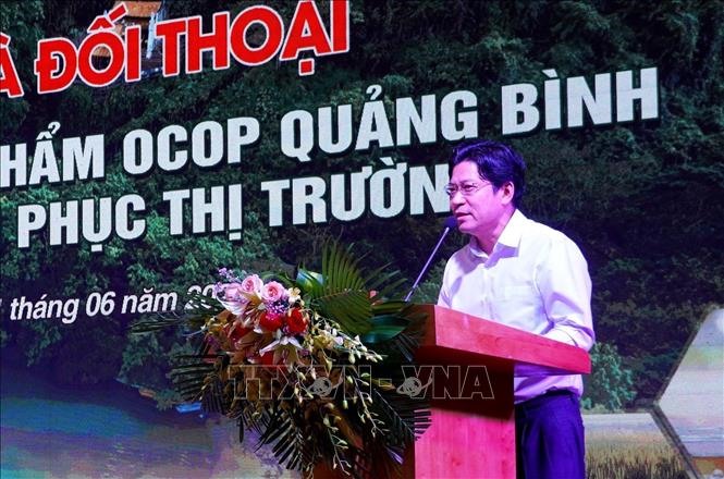 Nhà báo Nguyễn Đăng Bình, Tổng biên tập Tạp chí điện tử Nhà Quản lý, Trưởng Ban tổ chức chương trình phát biểu tại Hội nghị và Đối thoại.