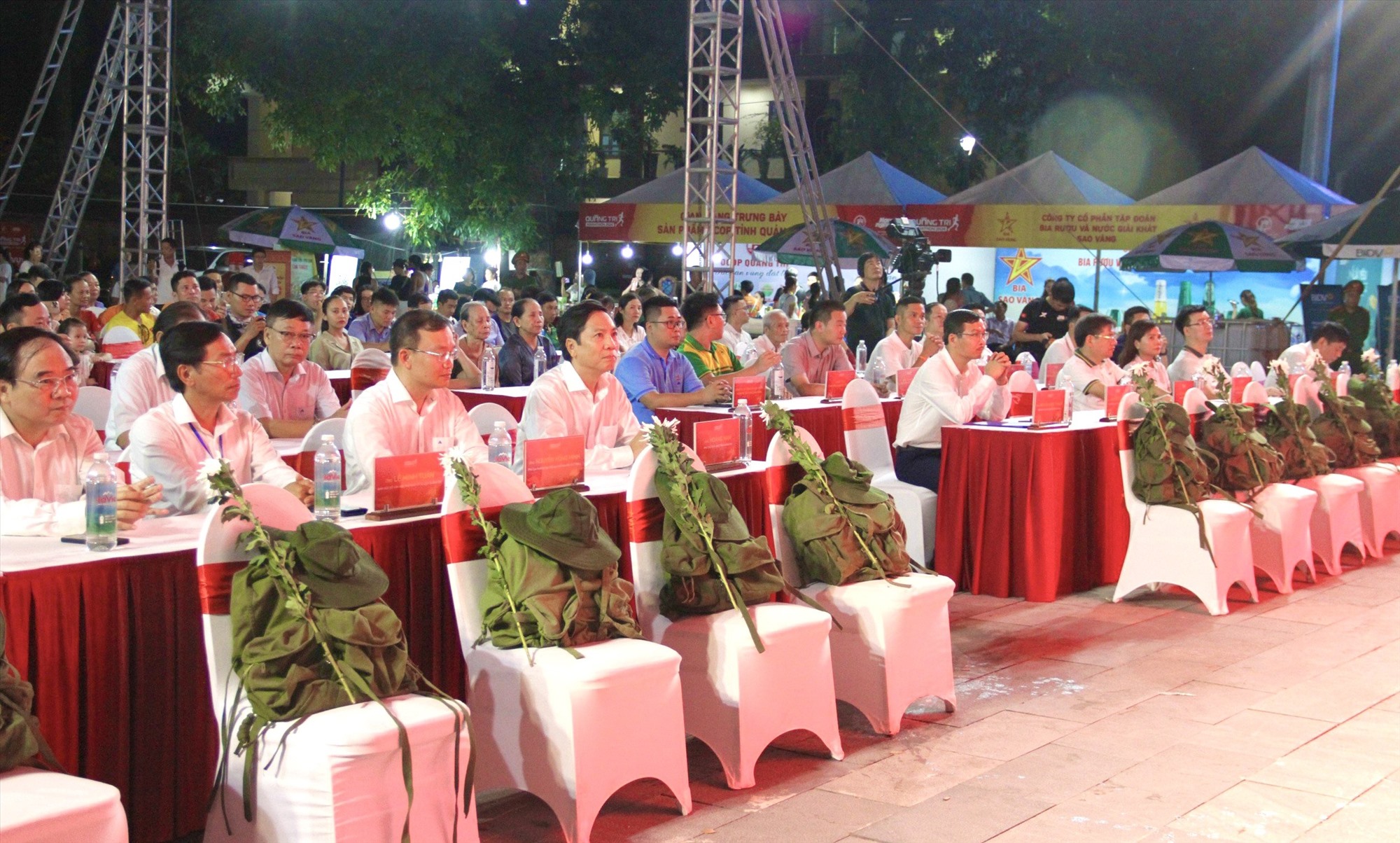 Các đại biểu dự Đêm Tri ân và Lễ khai mạc Giải chạy Quảng Trị Marathon 2024 - Hành trình về Đất lửa - Ảnh: MĐ