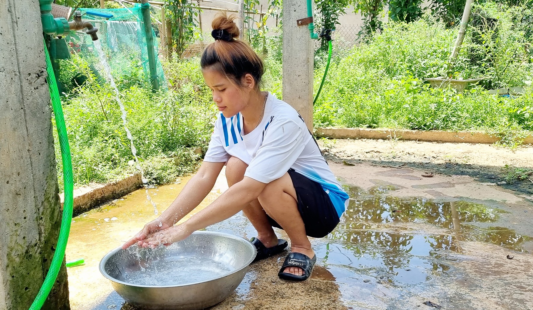 Công trình nước sinh hoạt được Nhà nước hỗ trợ cho người dân thôn Vực Leng, xã Tà Rụt -Ảnh: K.S