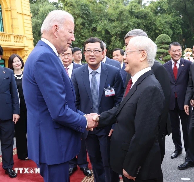 Tổng Bí thư Nguyễn Phú Trọng đón Tổng thống Hoa Kỳ Joe Biden. Ảnh: Trí Dũng/TTXVN