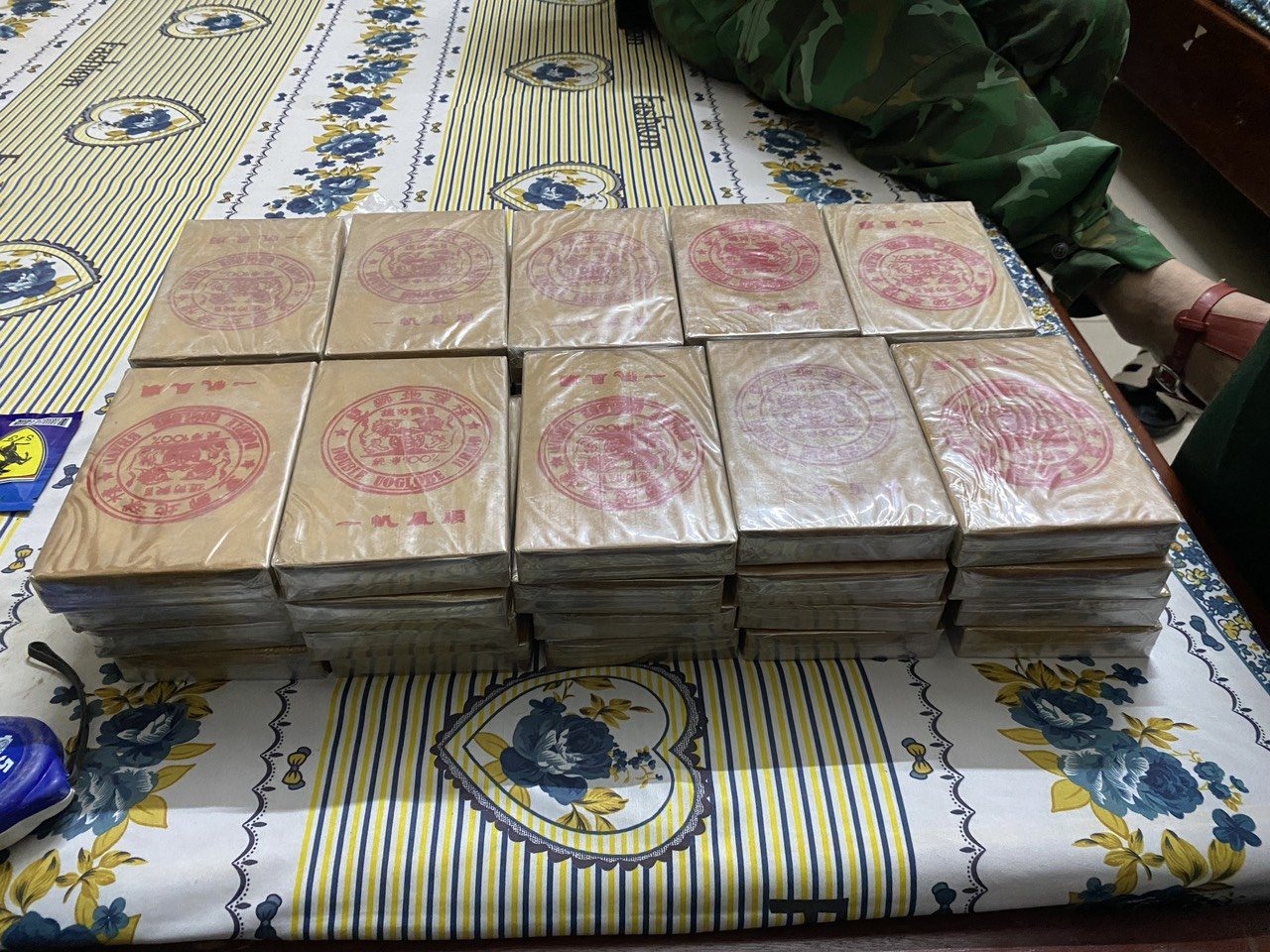 Tang vật 40 bánh Heroin