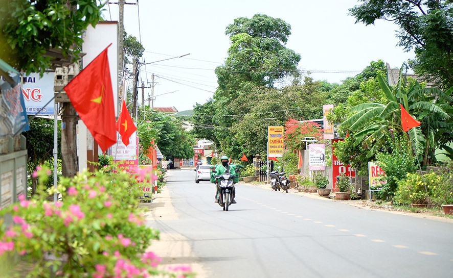 Làng quê nông thôn mới xã Cam Chính, huyện Cam Lộ ngày càng khởi sắc -Ảnh: N.T.H