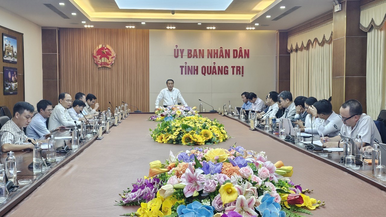 Phó Chủ tịch Thường trực UBND tỉnh Hà Sỹ Đồng yêu cầu đẩy nhanh việc thực hiện các thủ tục pháp lý để đảm bảo tiến độ triển khai dự án - Ảnh: T.T