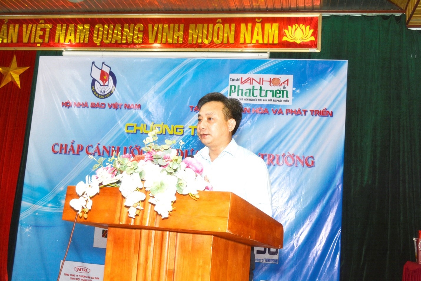 Chánh Văn phòng Hội Nhà báo Việt Nam Phan Toàn Thắng chia sẻ: “Chúng ta không chỉ trao quà, mà còn trao điều kiện để các em có thêm động lực, tiếp tục học tập và phấn đấu vươn tới tương lai tươi sáng”