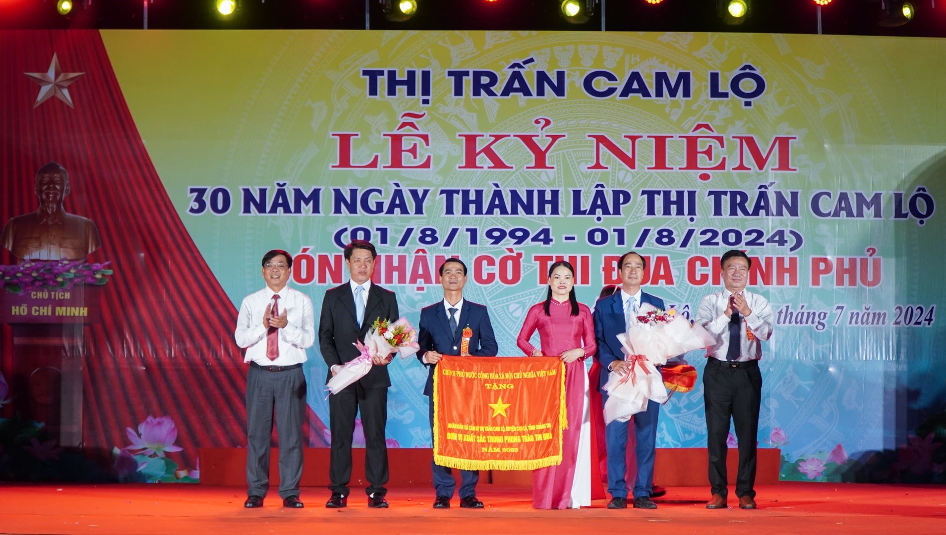 Bí thư Đảng ủy, Chủ tịch HĐND thị trấn Cam Lộ Dương Thị Thương đọc diễn văn tại lễ kỷ niệm - Ảnh: Lê Trường