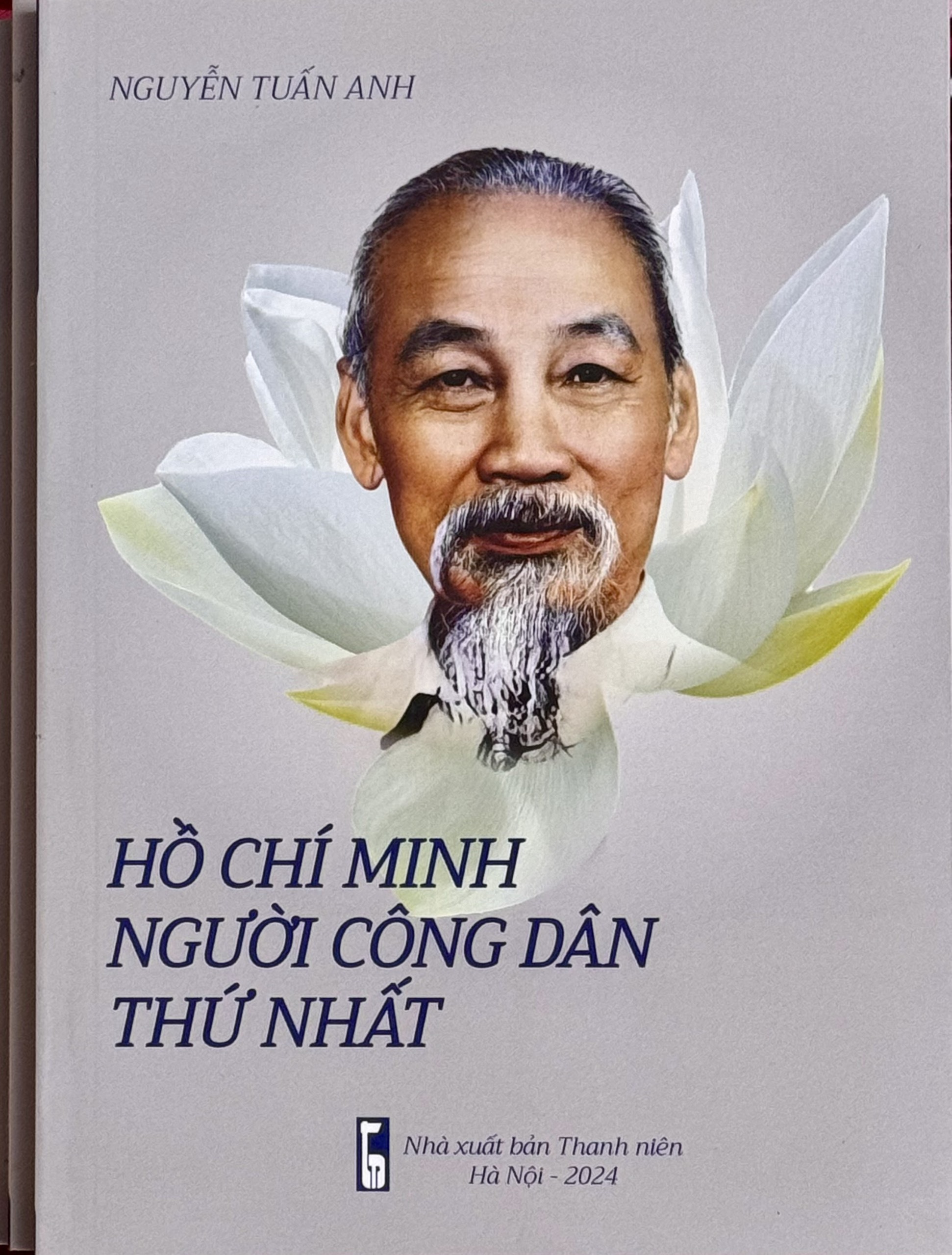 Bìa cuốn sách “Hồ Chí Minh - Người công dân thứ nhất”