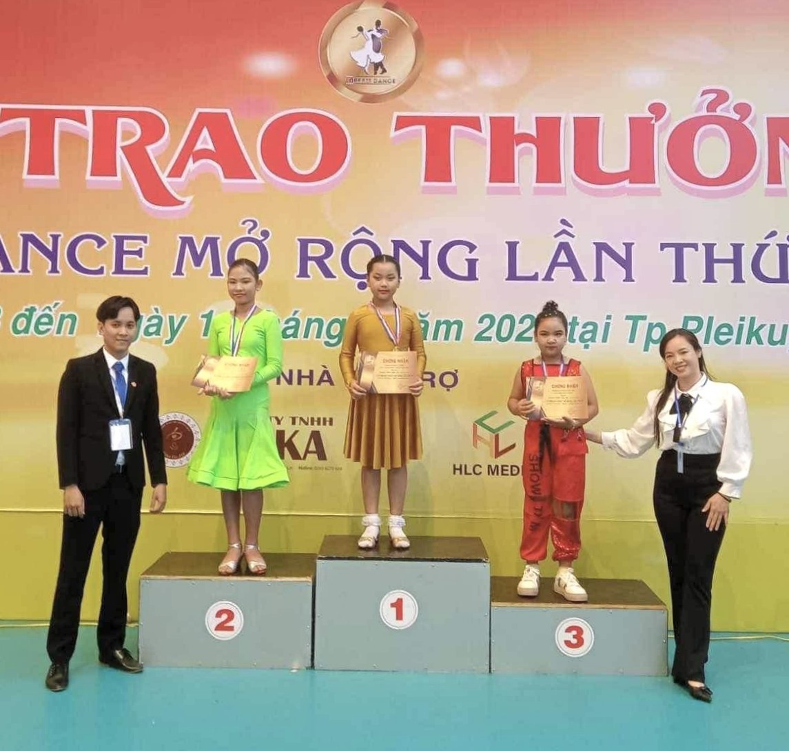 Học viên của CLB năng khiếu Mầm xanh đoạt HCV tại Giải vô địch Khiêu vũ thể thao cup Dream dance mở rộng lần thứ IX - năm 2024 diễn ra tại Gia Lai - Ảnh: NVCC