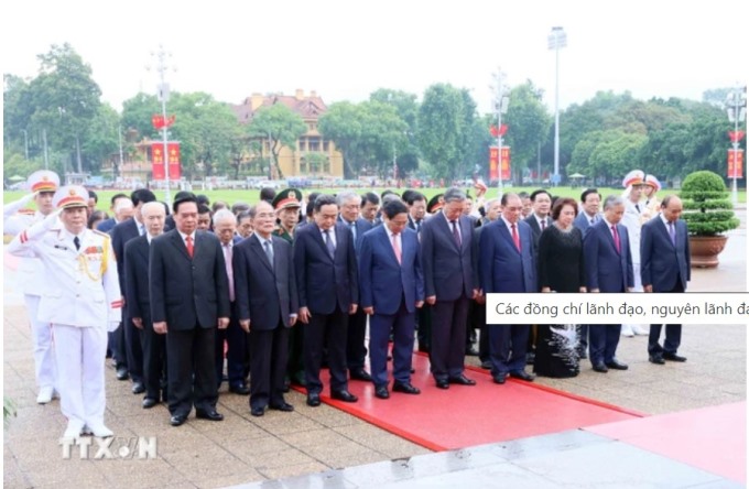 Các đồng chí lãnh đạo, nguyên lãnh đạo Đảng, Nhà nước tưởng nhớ Chủ tịch Hồ Chí Minh. (Ảnh: An Đăng/ TTXVN)