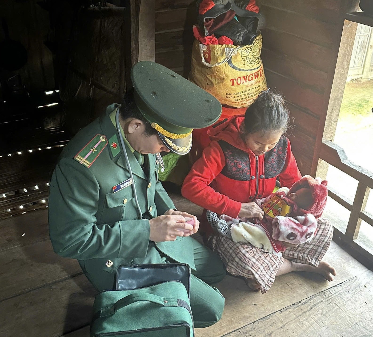 Tình trạng tảo hôn khiến nhiều gia đình trẻ rơi vào cảnh “đói cơm, nhạt muối” - Ảnh: Bảo Châu