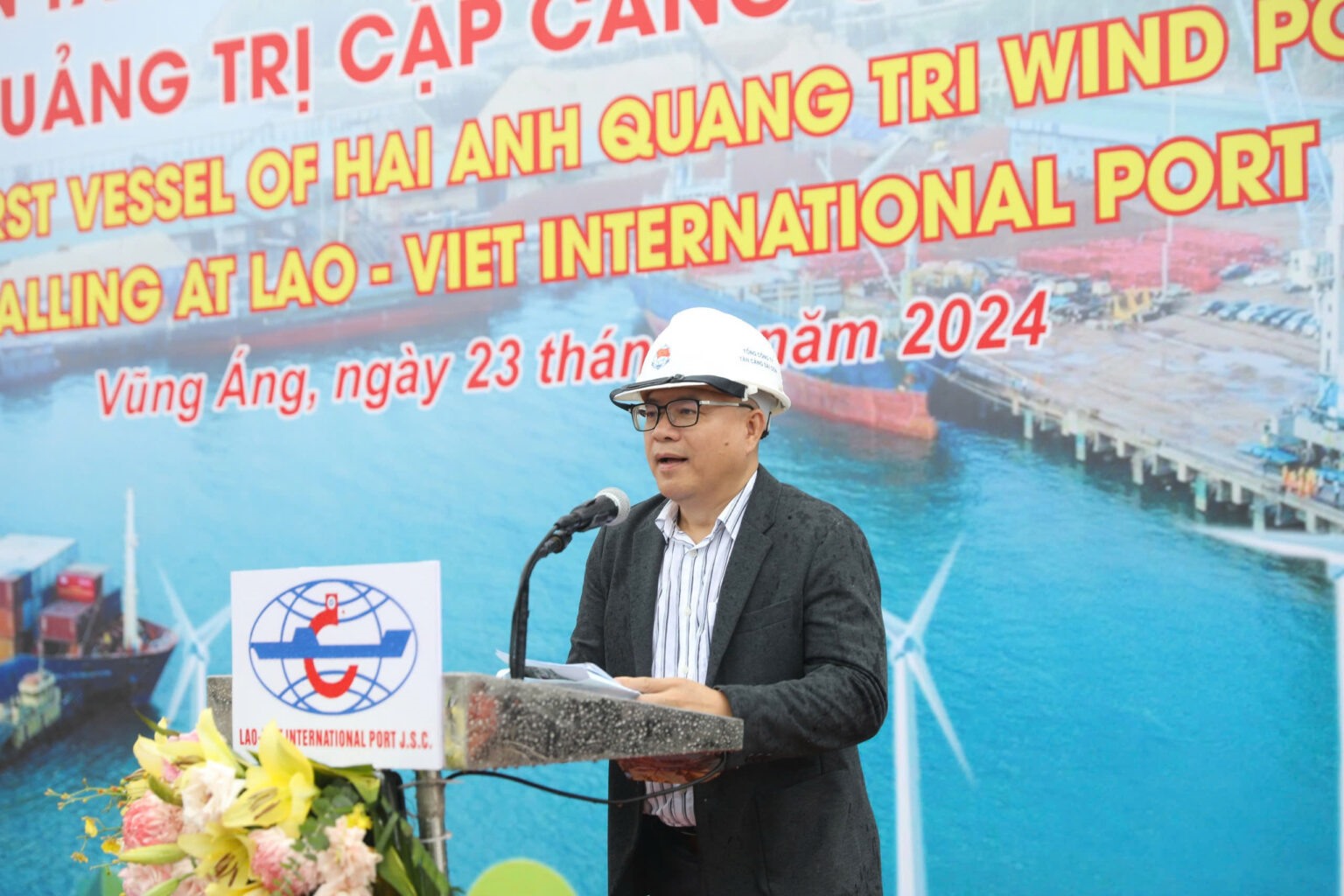 Ông Nguyễn Quang Thoại – Phó Giám đốc Trung tâm Logistics, Tổng Công ty Tân Cảng Sài Gòn đại diện các đơn vị phát biểu