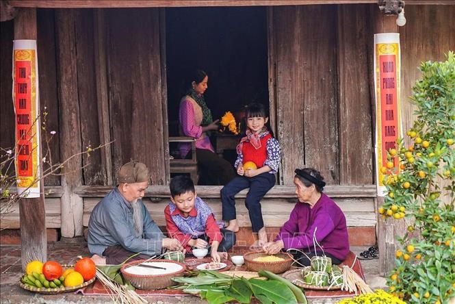 Đối với người Việt, Tết Nguyên đán là dịp mọi người trong gia đình sum vầy bên nhau, tận hưởng niềm vui đoàn viên.